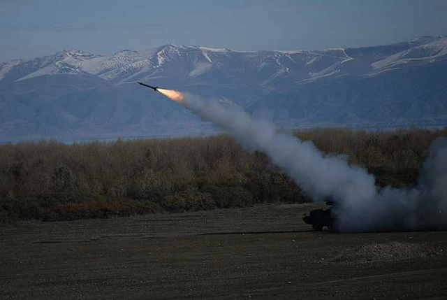 Армяне запускают ракеты в Карабахе – ФОТО