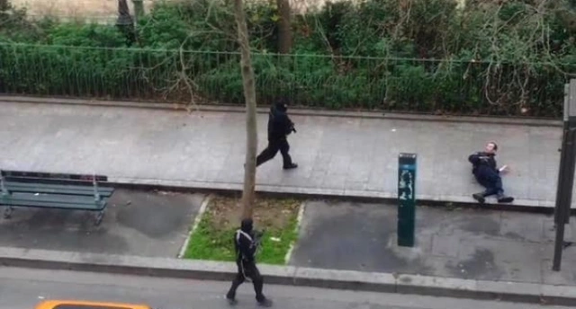 Видео расстрела журналистов во Франции - ВИДЕО