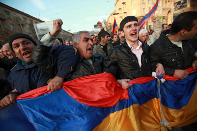 Русские в Армении не могут выйти на улицу