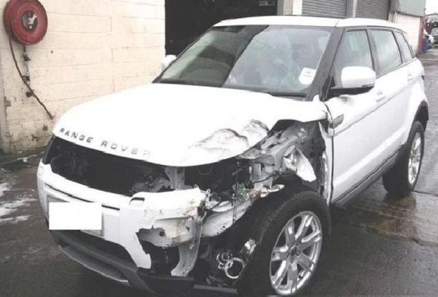 Bakıda qəza: “Range Rover Evoque” belə vuruldu - VİDEO