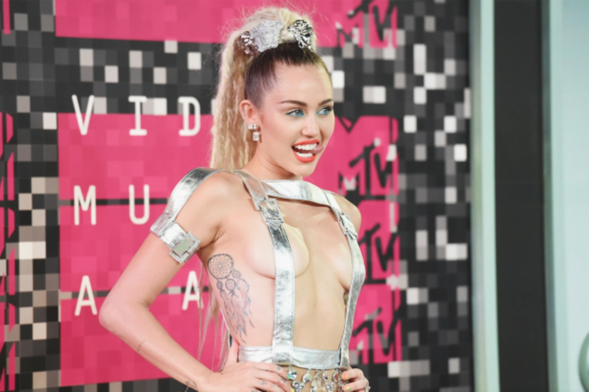 MTV Video Music Awards 2015: Победители и шоу – ФОТО + ВИДЕО - Oxu.az