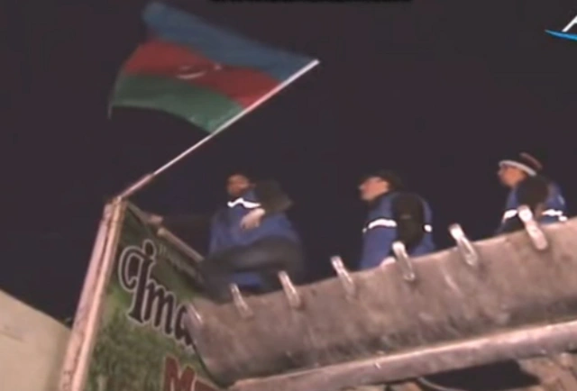 Nardaranın mərkəzində Azərbaycan bayrağı asıldı – VİDEO