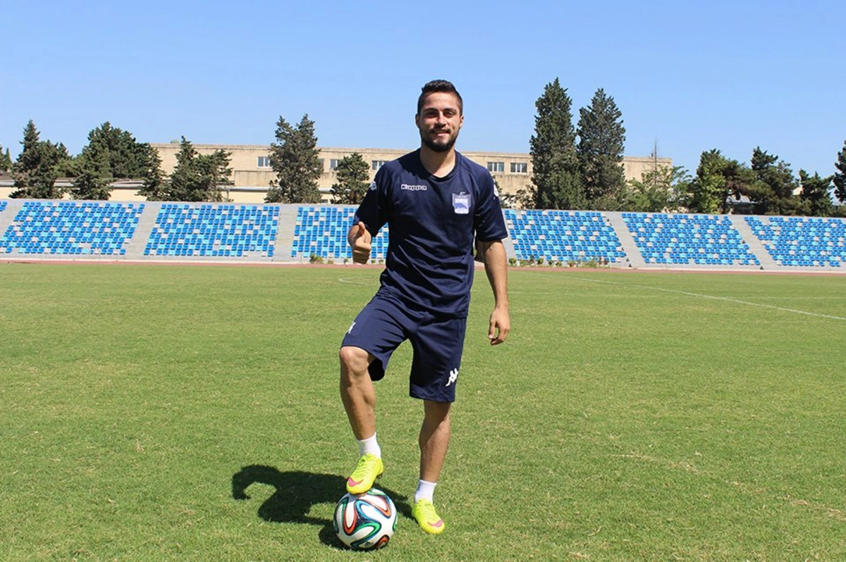 İlham Əliyev tanınmış futbolçunu əfv etdi - FOTO