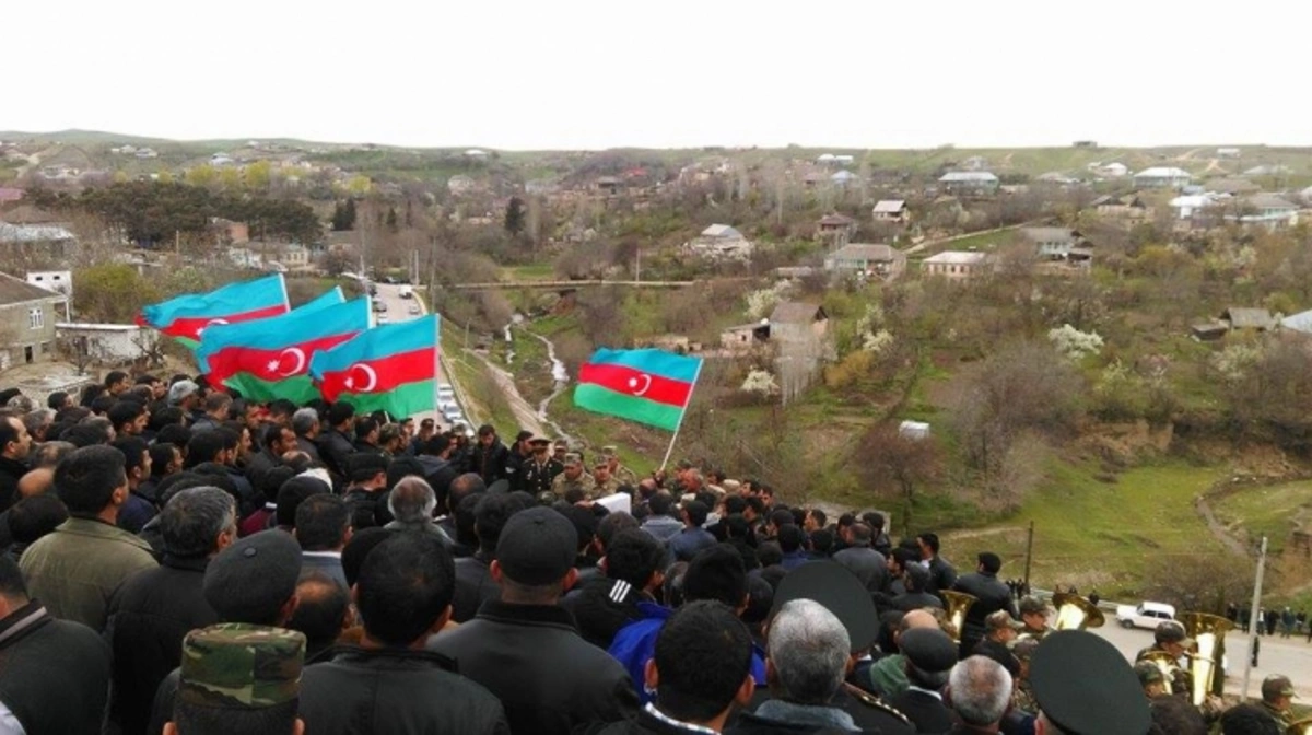 Şəhidlərimiz torpağa tapşırılır - YENİLƏNİB + FOTO