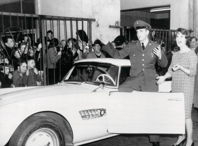Автомобиль Элвиса Пресли выставлен на аукцион – ВИДЕО