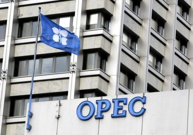 Bloomberg: В ОПЕК договорились о снижении добычи нефти