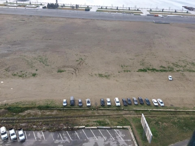 Нонсенс в Баку: На пустой территории установили паркомат – ФОТО
