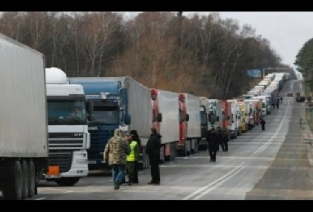 Десятки грузовиков из Азербайджана застряли в Дагестане – ВИДЕО
