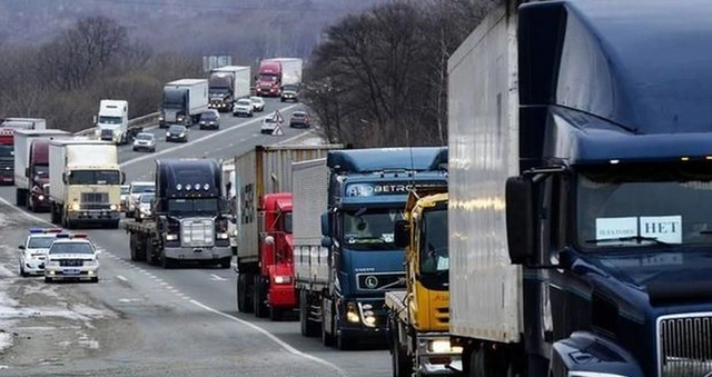 Блокада прорвана: Из Азербайджана в Россию отправились 120 грузовиков