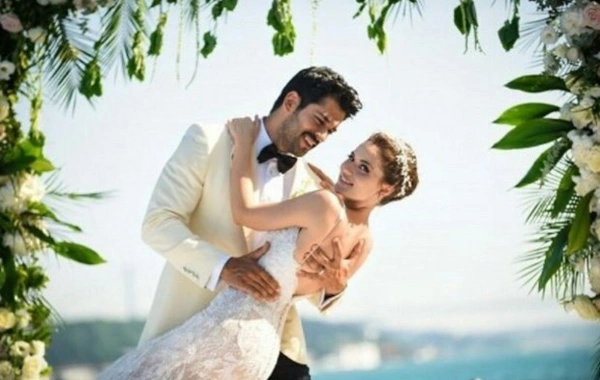 Burak Özçivit və Fahriye Evcen evləndi – FOTO