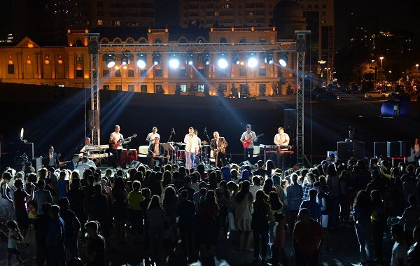 В парке Центра Гейдара Алиева состоялся концерт Хайяма Нисанова – ФОТО