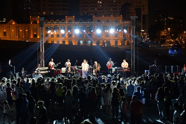 В парке Центра Гейдара Алиева состоялся концерт Хайяма Нисанова – ФОТО