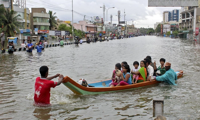 Более 100 человек погибли в результате наводнений на севере Индии