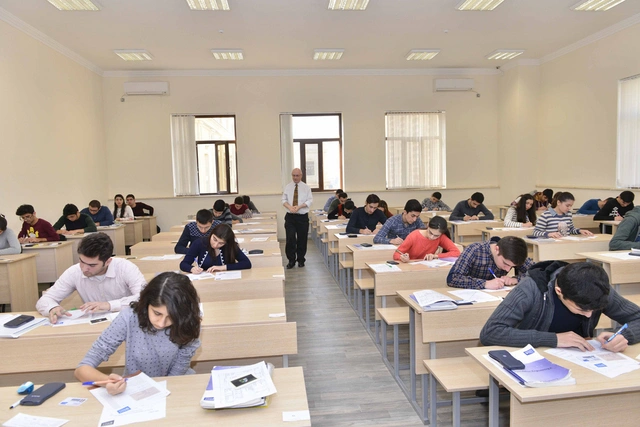 В Азербайджане изменят стоимость экзаменов