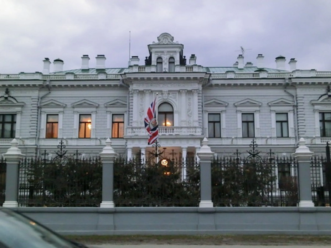 Britaniyalı diplomatlar Moskvanı tərk edir