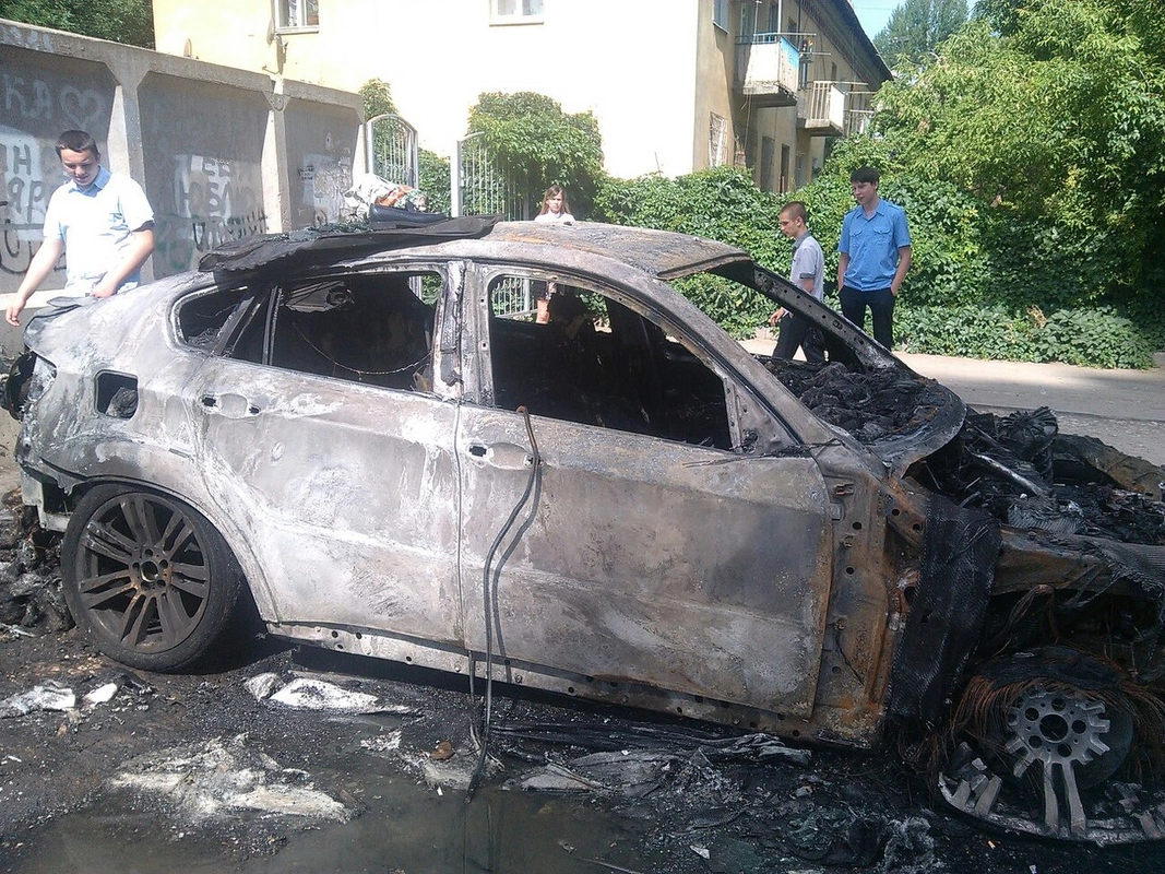 Bakıda “BMW” yandı - VİDEO