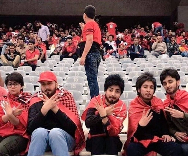 Иранки переоделись в мужчин, чтобы попасть на матч - ВИДЕО