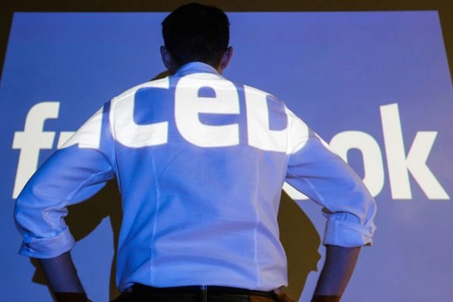 “Facebook” qalmaqalına görə analitik şirkət bağlandı