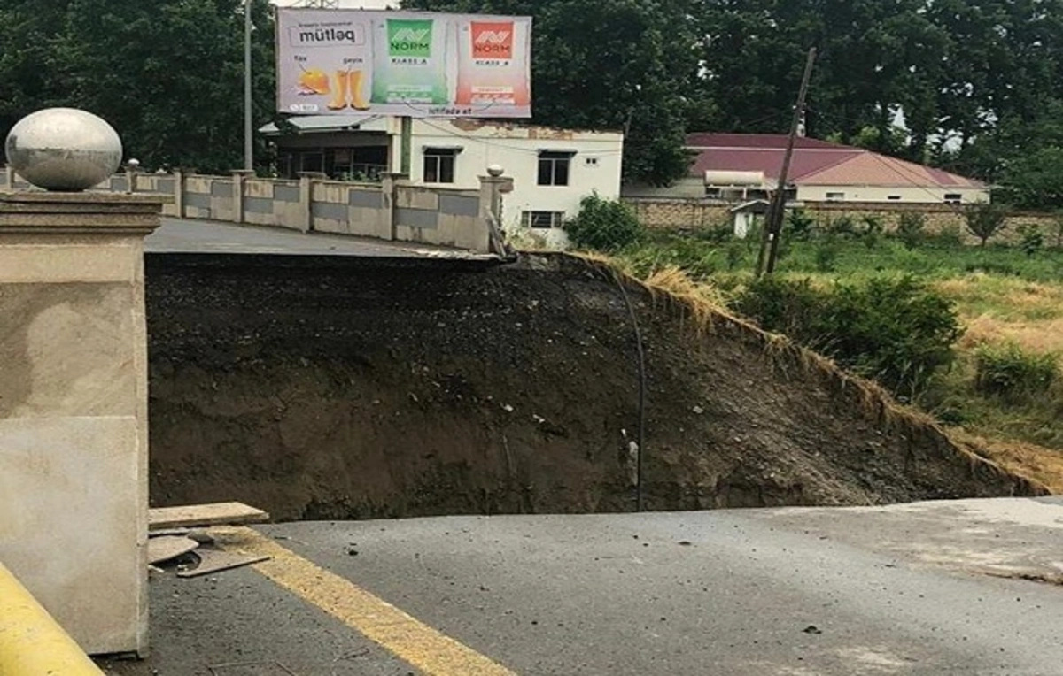 Göyçay çayı üzərindəki körpünün bir hissəsi uçub – FOTO