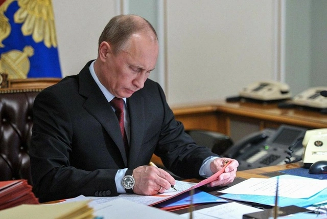 Путин подписал закон о контрсанкциях