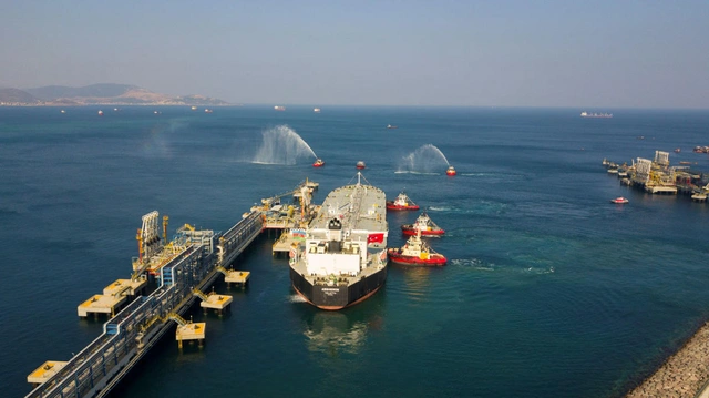 STAR neft emalı zavoduna ilk Azərbaycan nefti gətirildi