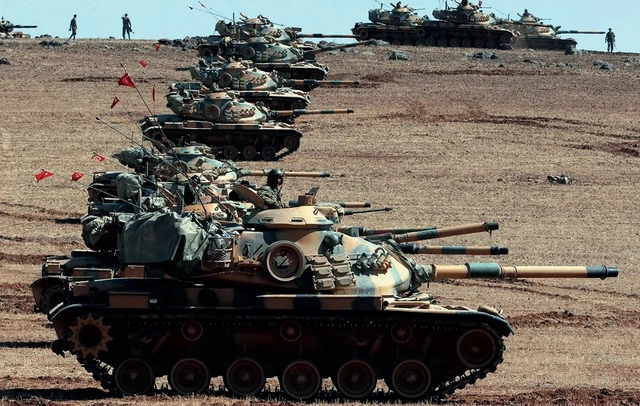 Турция перебросила танки к границе с Сирией