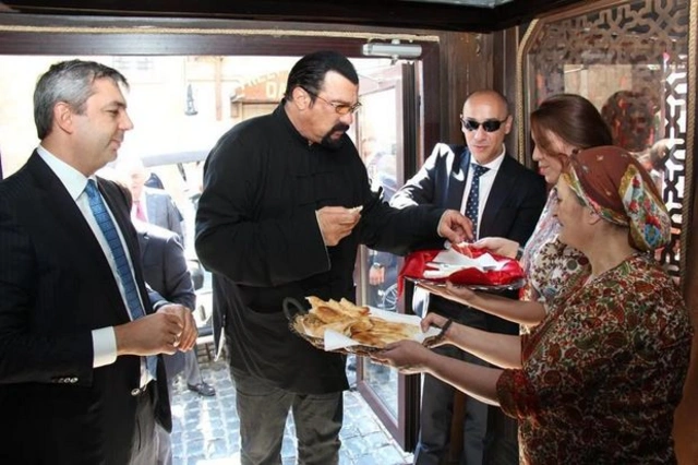 Bakının ən məşhur restoranı sökülür - YENİLƏNİB + FOTO