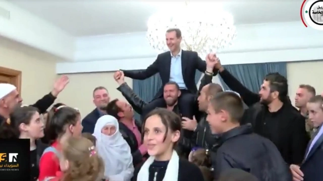 Освобожденные из плена сирийцы посадили Асада на плечи - ВИДЕО