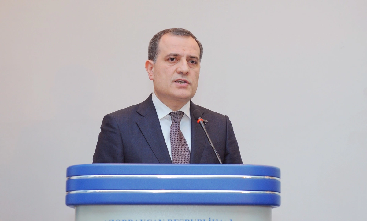 Министр об избиении директора школы в Баку - ВИДЕО