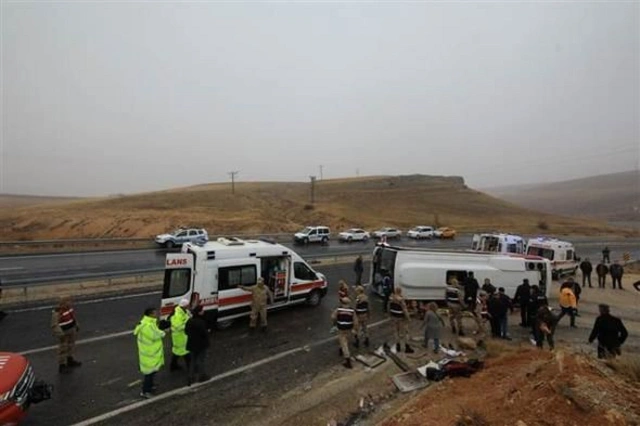 В Турции перевернулся автобус с покойником - ВИДЕО
