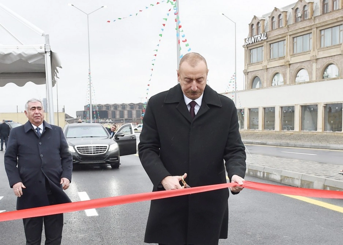 İlham Əliyev Bakıda yol açılışında - FOTO