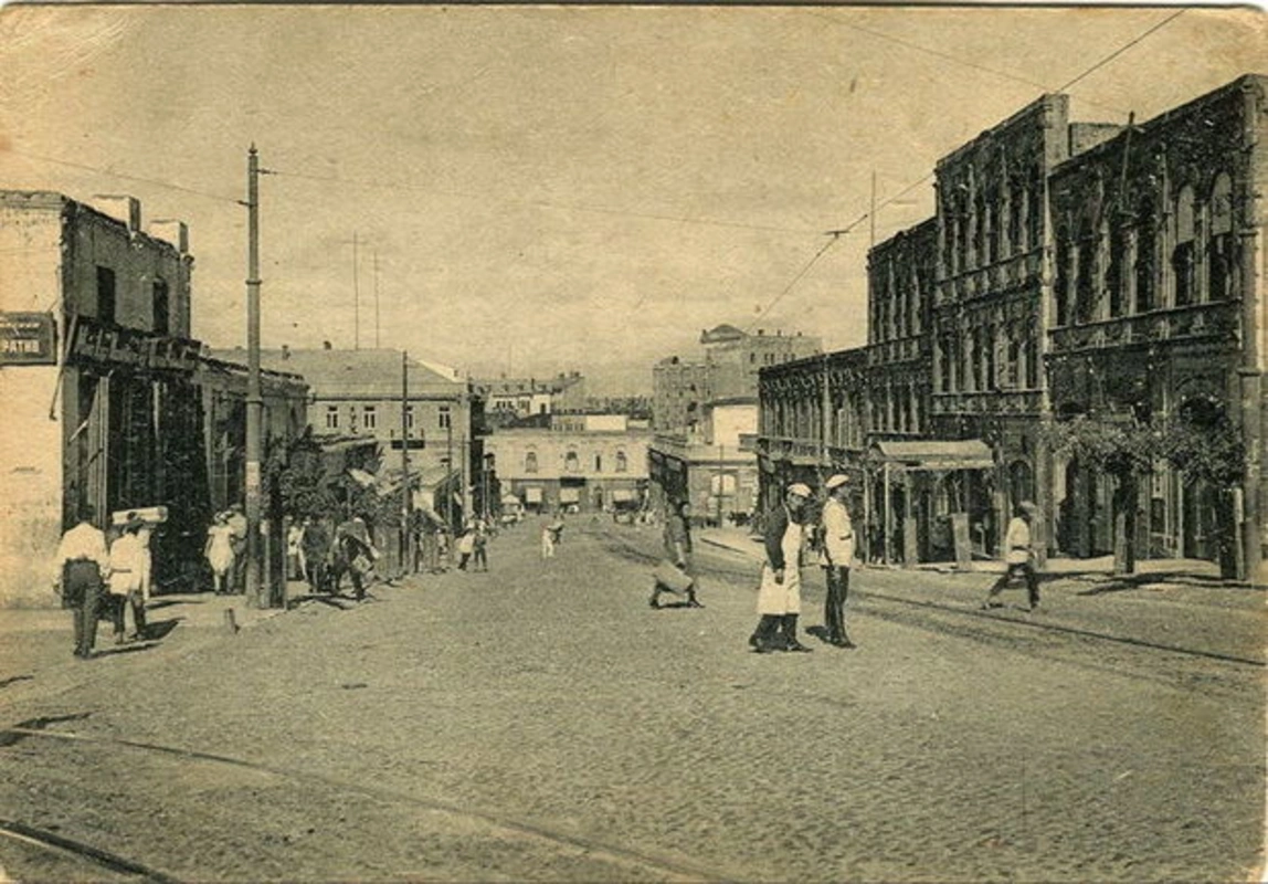 1920-ci illərin Bakısı açıqçalarda – FOTO