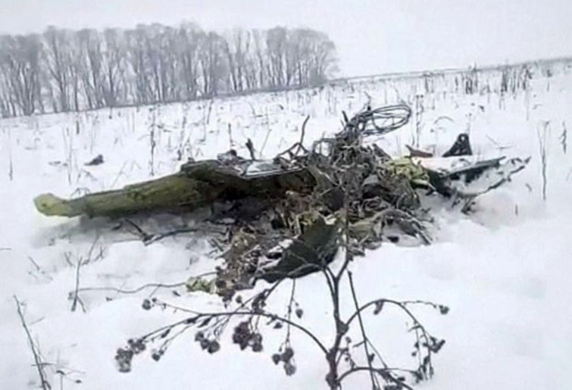 Три человека погибли при крушении самолета в Росии - ВИДЕО