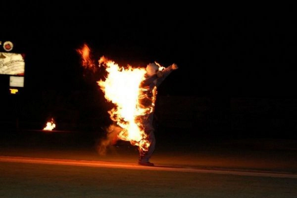 Saatlıda 73 yaşlı qadın benzin töküb, özünə od vurdu