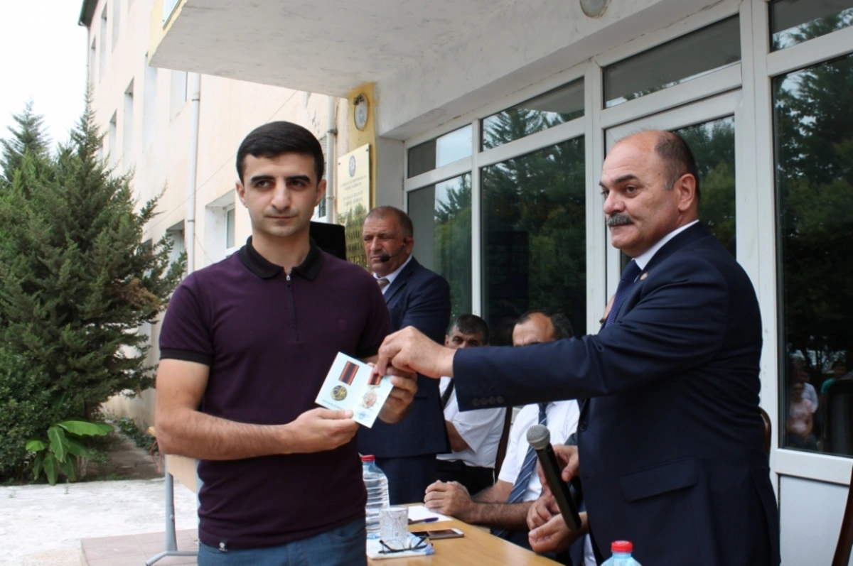 Milli Qəhrəmanın medalı oğluna verildi - FOTO/VİDEO