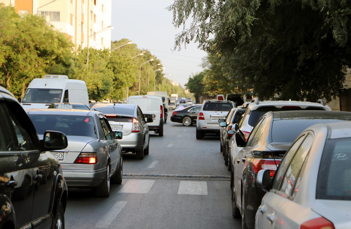 Bakıda parkinq probleminin həlli: Ekspertdən təkliflər - FOTO