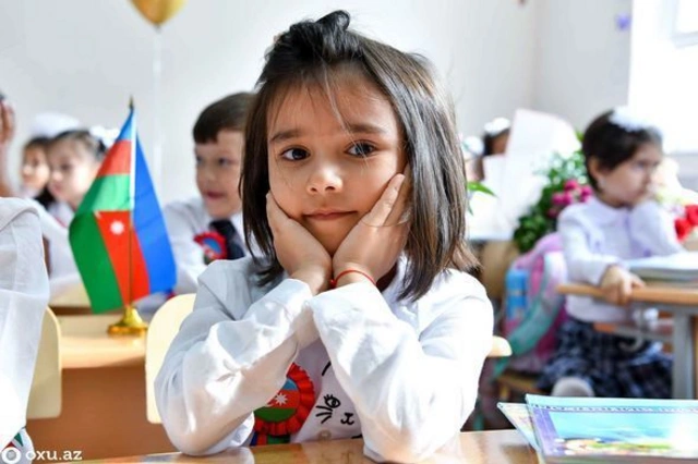 Продлен прием детей в первые классы бакинских школ