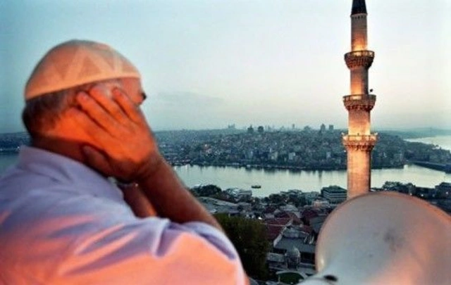 В Азербайджане запрещено созывать на молитву по микрофону? - КОММЕНТАРИЙ