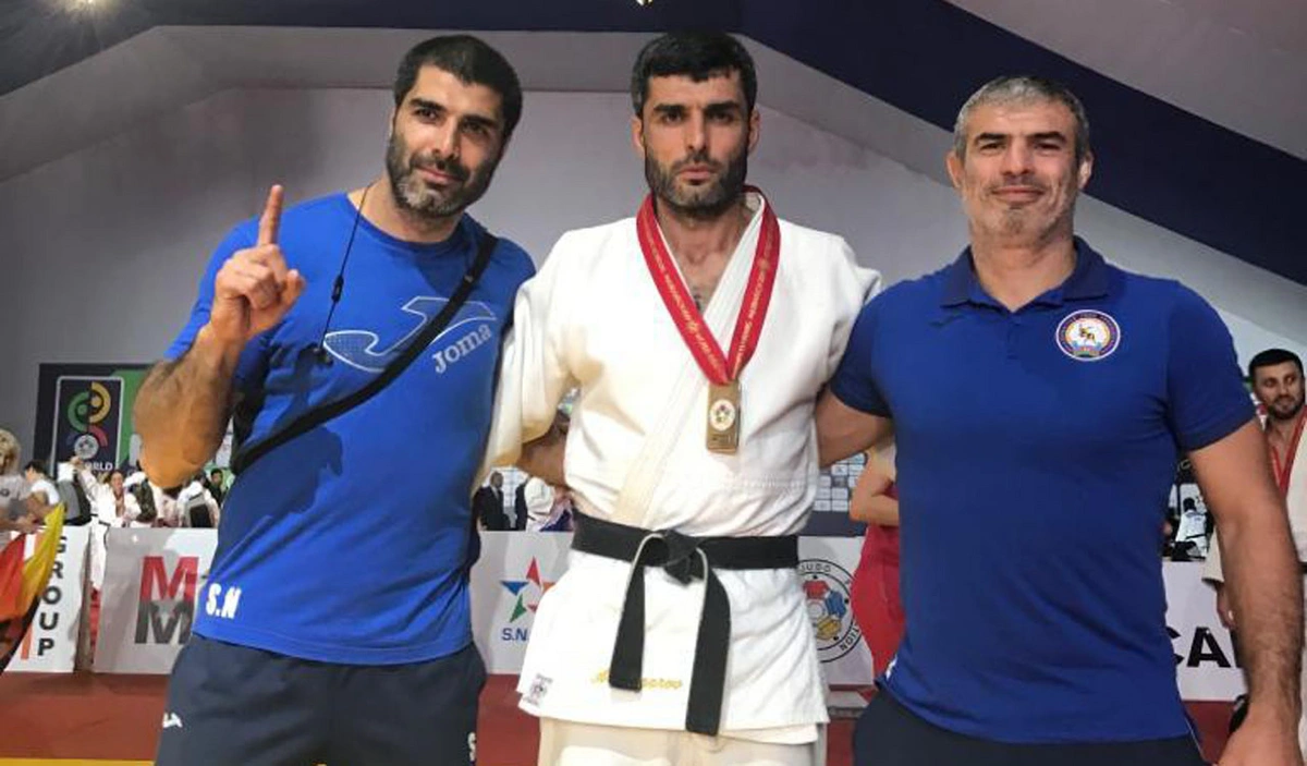 Veteran cüdoçularımız dünya çempionatından yeddi medalla qayıdır