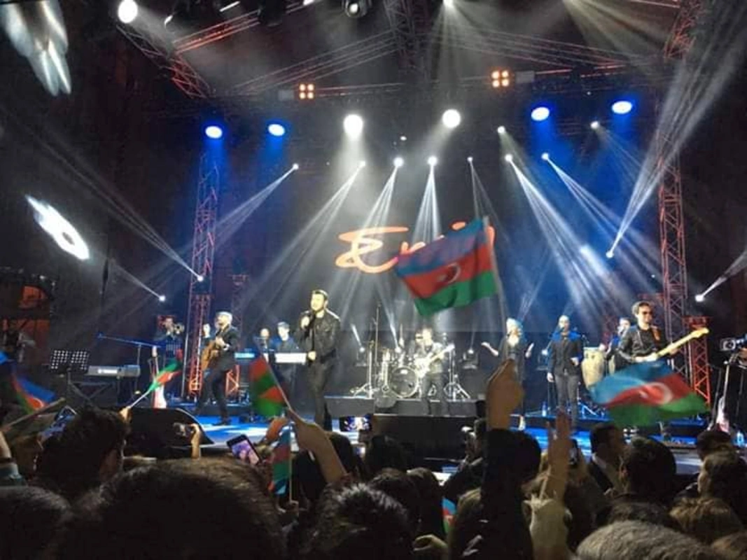 Emin Ağalarovun Gəncə konsertində anşlaq - FOTO/VİDEO