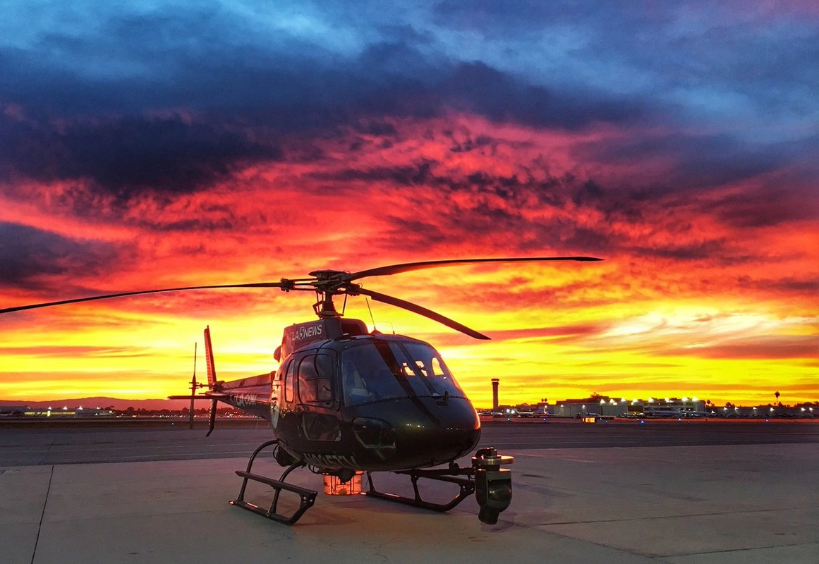 Azərbaycanlı qadın məmur sakinlərlə görüşə helikopterlə getdi