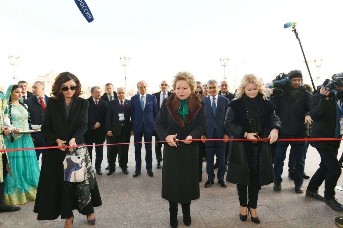 Mehriban Əliyeva Xalq Təsərrüfatı Nailiyyətləri Sərgisində “Azərbaycan” pavilyonunun açılışında - FOTO