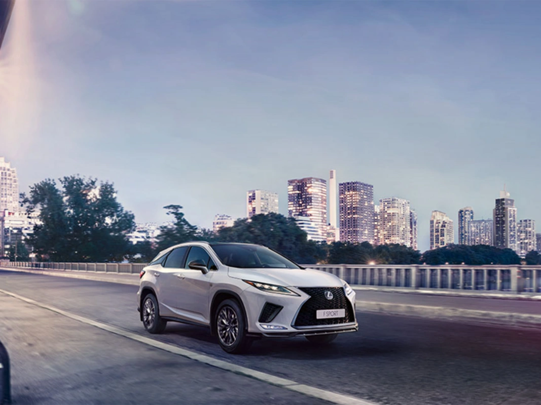 Yenilənmiş “Lexus RX” yeni standartlar yaradır - FOTO