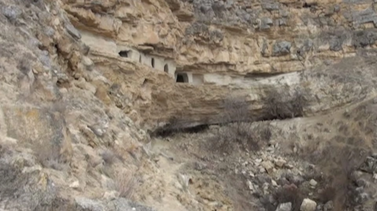 Qobustan dağlarında Qalacıq mağaraları - VİDEO