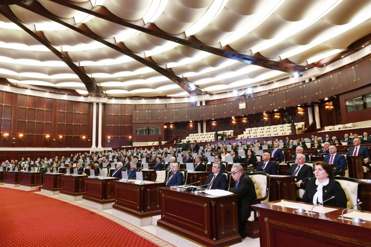 Parlament: İkisinə sədr seçildi, biri qaldı...