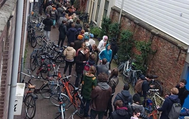 В Нидерландах выстроились огромные очереди за марихуаной - ВИДЕО