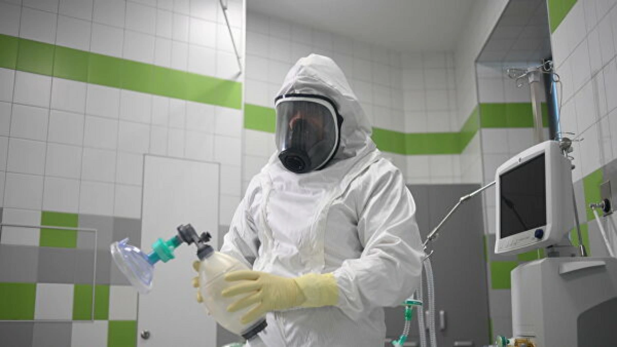 Rusiyada həkim 53 nəfəri koronavirusa yoluxdurmaqda ittiham edilir