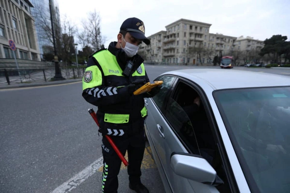 BŞBPİ: “İcazə olmadan hərəkət edən şəxslər, avtomobillərin sürücü və sərnişinləri yoxlanılır” - FOTO