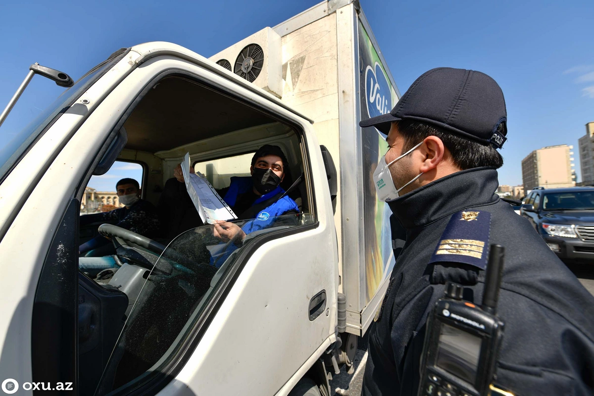 Yol polisi karantin rejiminə əməl olunmasına belə nəzarət edir - FOTOREPORTAJ