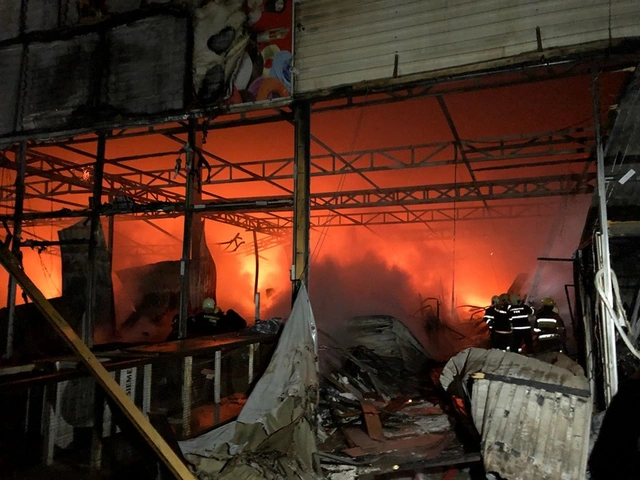 “EuroHome” ticarət mərkəzində baş vermiş yanğın söndürüldü - YENİLƏNİB+FOTO/VİDEO